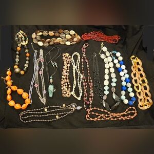 Beaded Necklace Costume Jewelry Lot. 2lbs. Vintage to Now. Wear Or Craft.